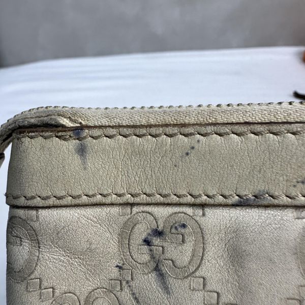 GUCCI 中古米色壓印老花一字拉鍊零錢包卡包 