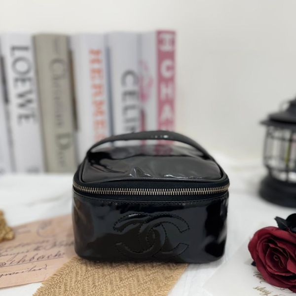 Chanel 漆皮化妝包 