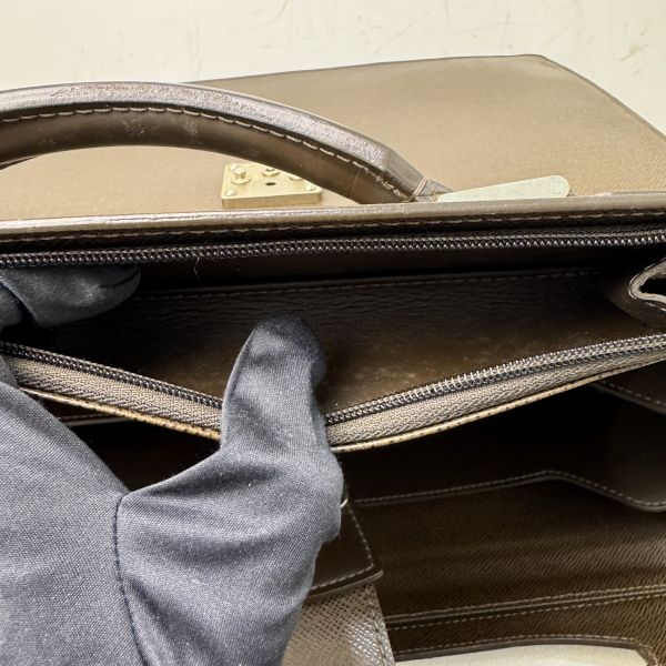 Louis Vuitton 深棕色皮革公事包 