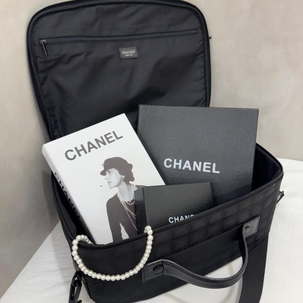 Chanel 黑色冰格旅行袋 