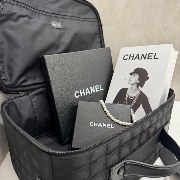 Chanel 黑色冰格旅行袋 