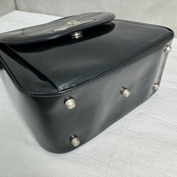 Versace經典黑色漆皮包 