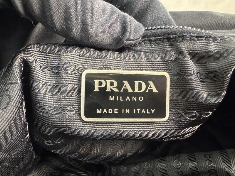 PRADA 經典三角LOGO尼龍翻蓋雙扣中性斜背包/郵差包 