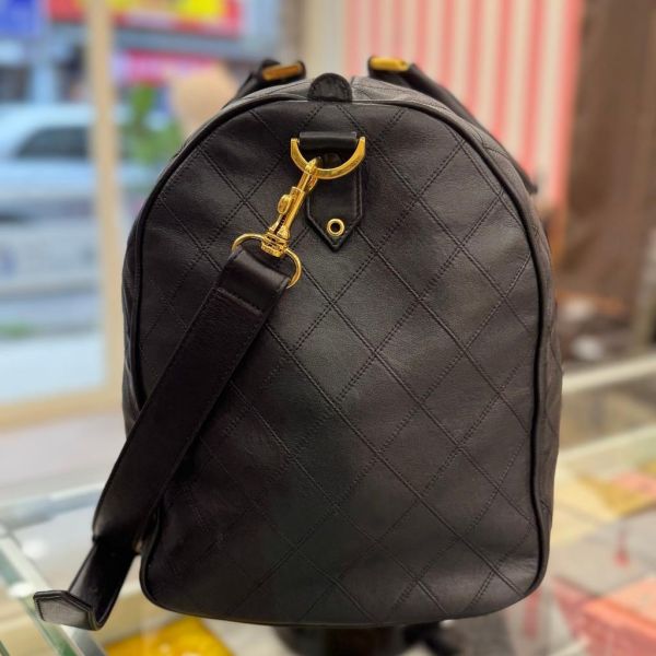 Chanel 菱格紋黑金旅行袋 