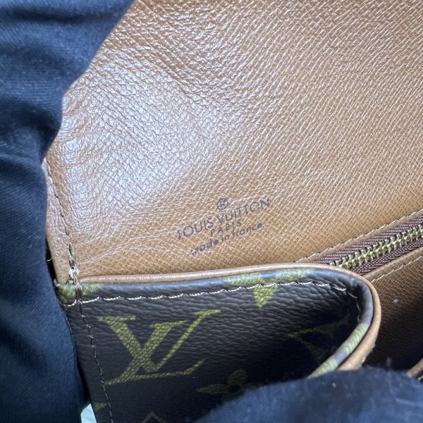 Louis Vuitton翻蓋手拿包 