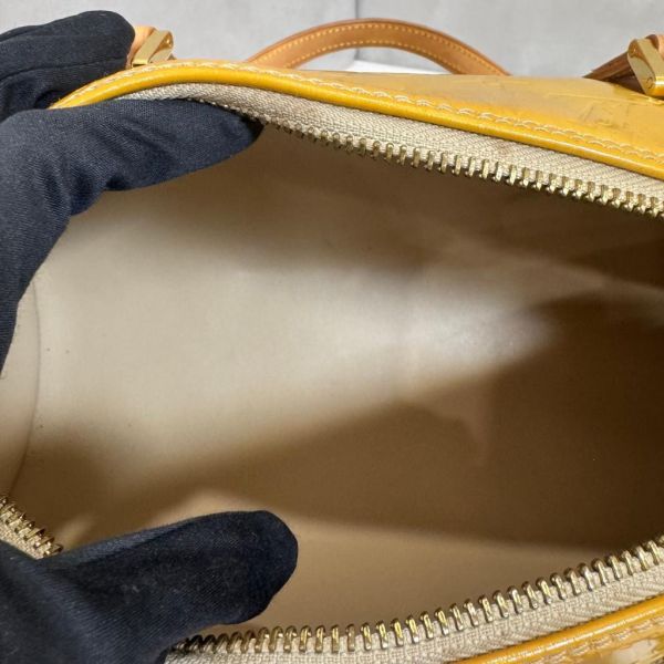 Louis Vuitton 黃色漆皮圓筒包 