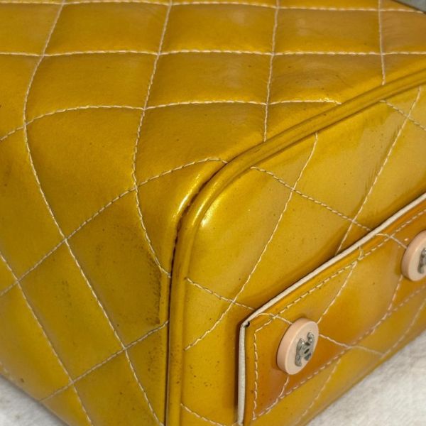 CHANEL 黃色漆皮方盒子 