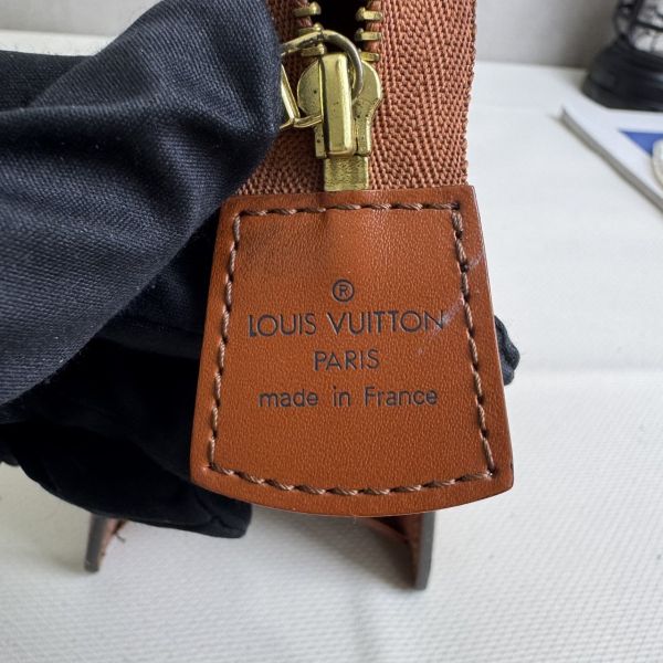 Louis Vuitton Epi棕色手拿包 