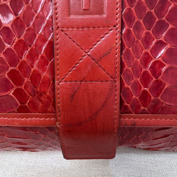 FENDI 蟒蛇皮肩包 