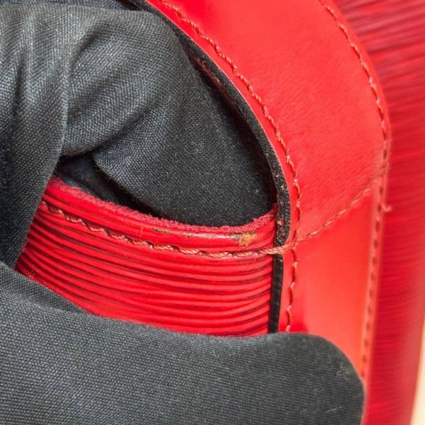 Louis Vuitton紅色水桶包 