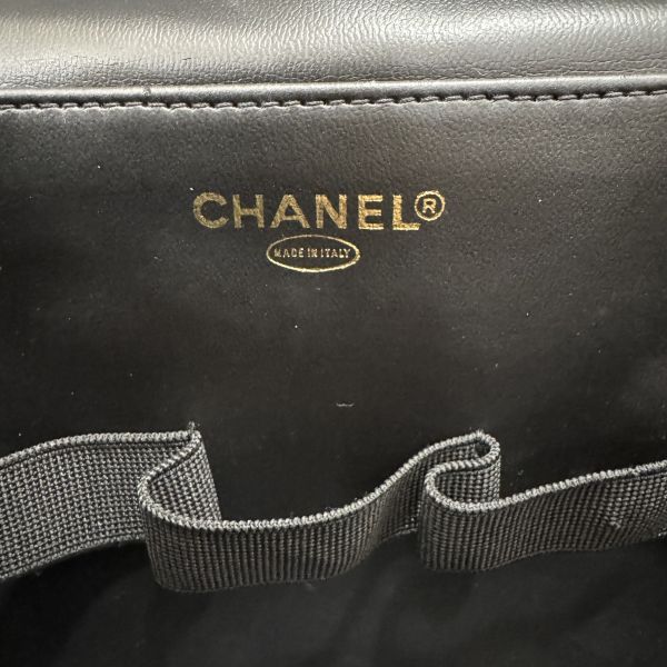 Chanel 大款漆皮手提化妝包 