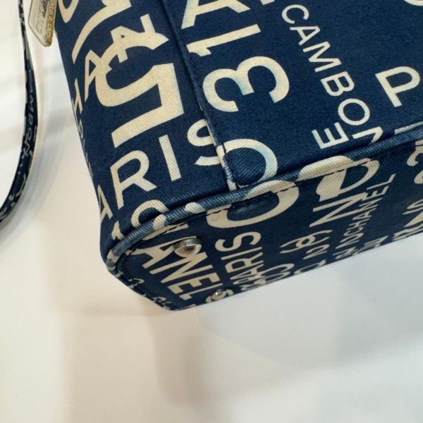CHANEL 帆布字母塗鴉化妝箱包 