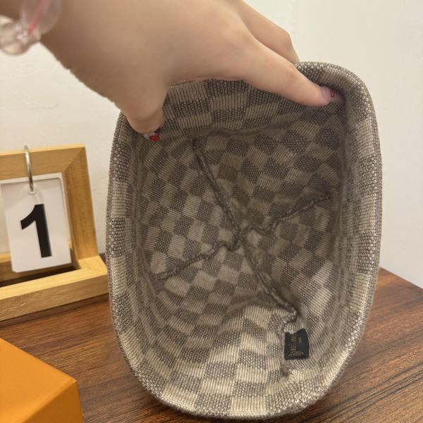 Lv 灰色毛帽 