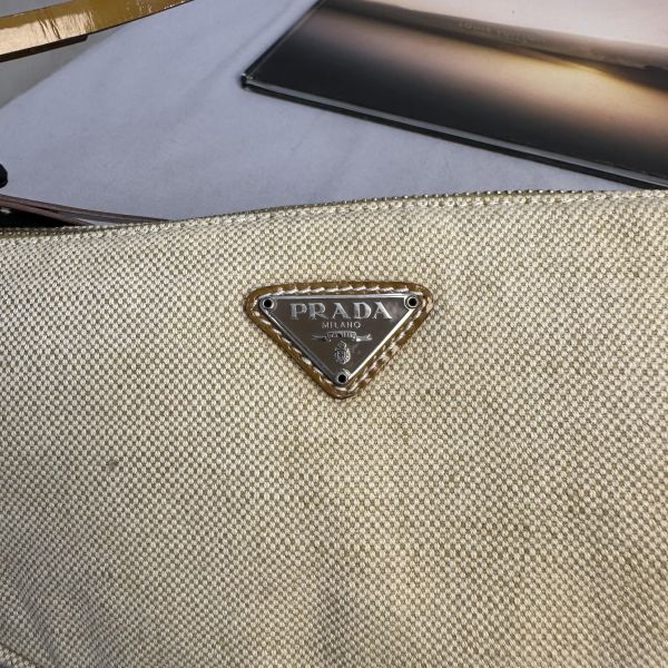 PRADA 米白色帆布腋下包 