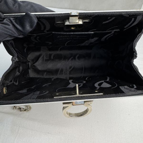 Ferragamo Gancini AU-21 6717 銀色鋁製單肩包 