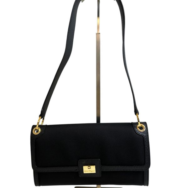 Ferragamo 菲拉格慕 經典金屬扣環包 