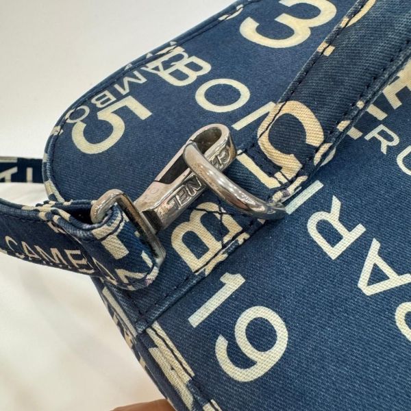 CHANEL 帆布字母塗鴉化妝箱包 