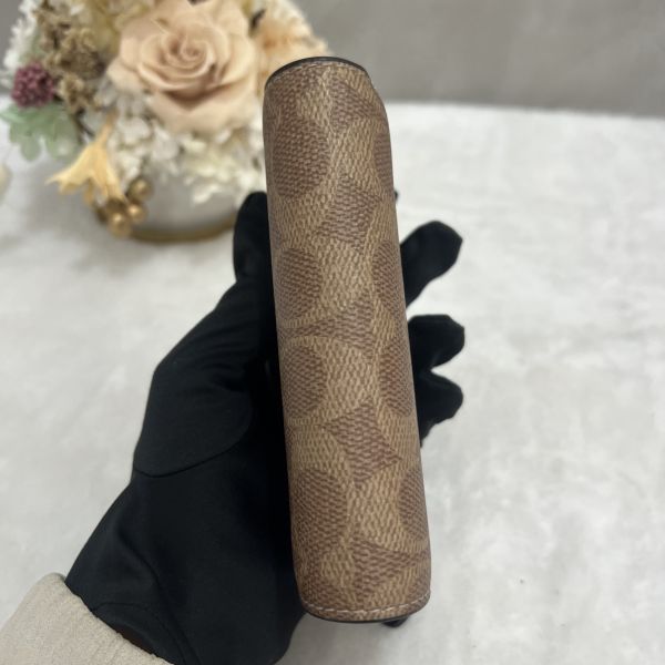 Coach 按扣式翻蓋短夾 