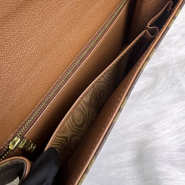 Louis Vuitton翻蓋手拿包 