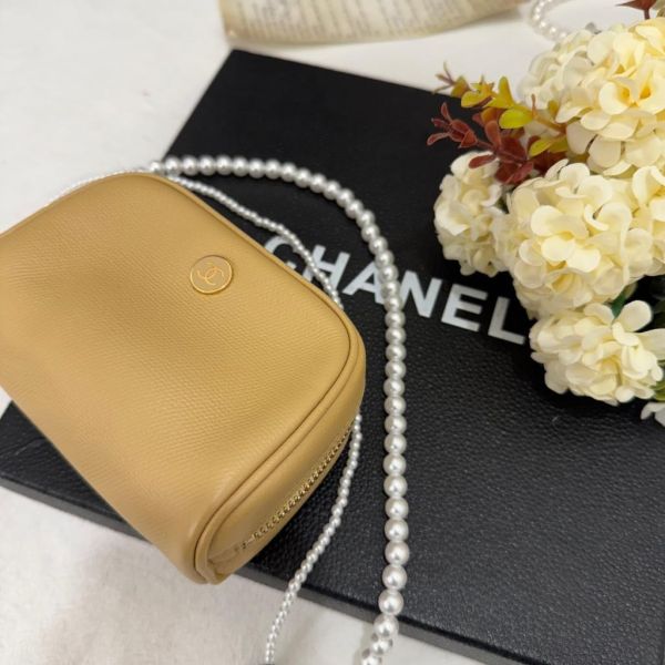 Chanel coco鈕扣皮革小包 