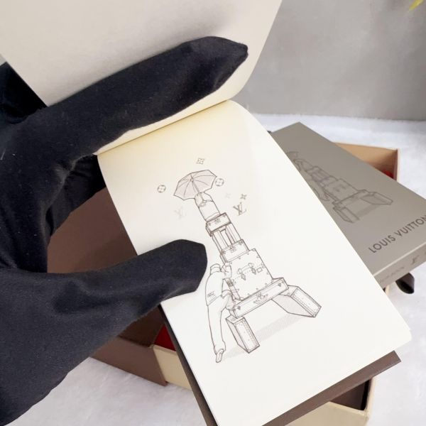 Louis Vuitton Tour Eiffel VIP 限量版翻頁動畫書 