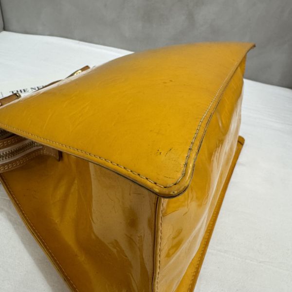 LV 漆皮梯形手提包 