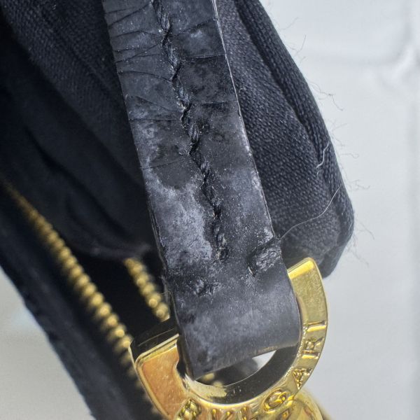 Bvlgari 黑色珍珠魚皮半月肩背包 