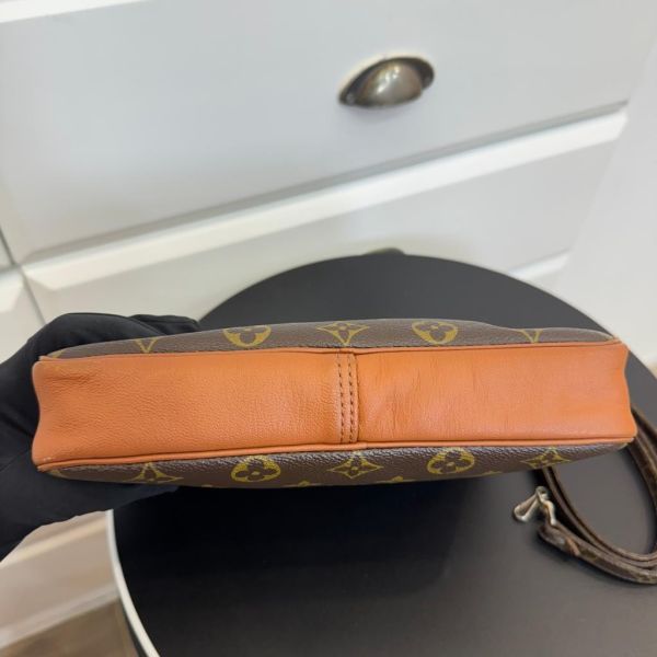 Louis Vuitton 紅皮老花方形斜背包 