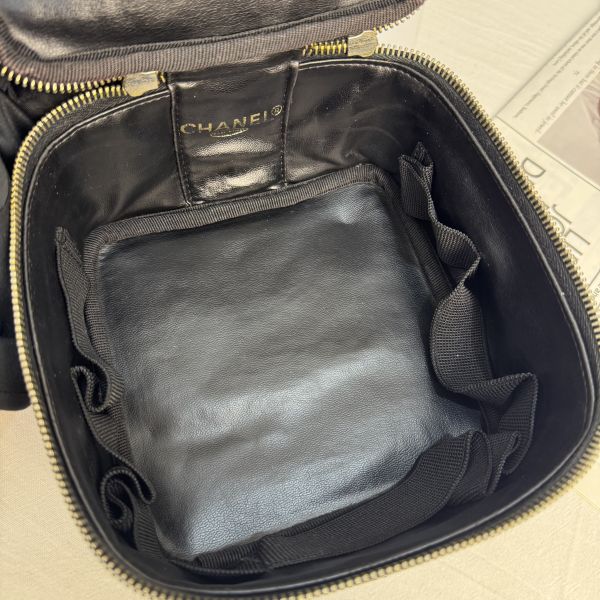 Chanel 漆皮化妝包 
