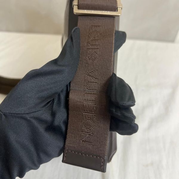 Louis Vuitton 硬殼肩包 