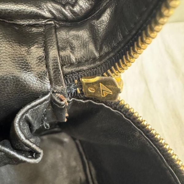 Chanel 小羊皮手提化妝包 