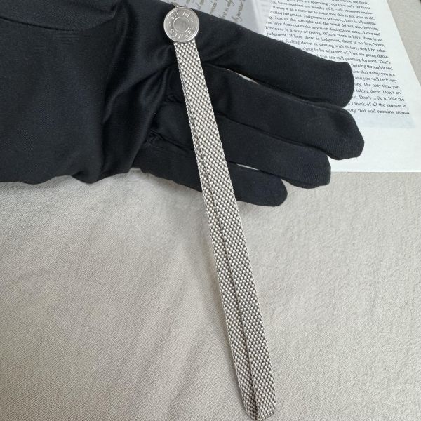 Hermès 灰色掛繩 