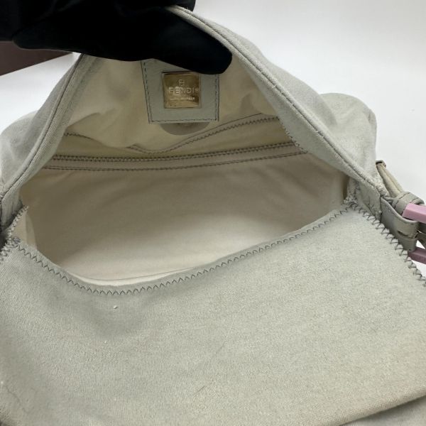 Fendi Baguette 淡灰色布面肩背包 