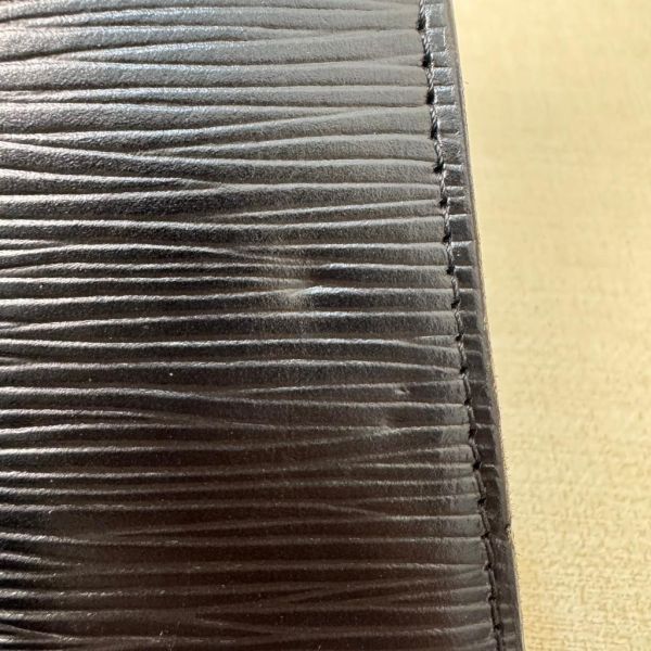 LV EPI水波紋黑色信封手拿包 