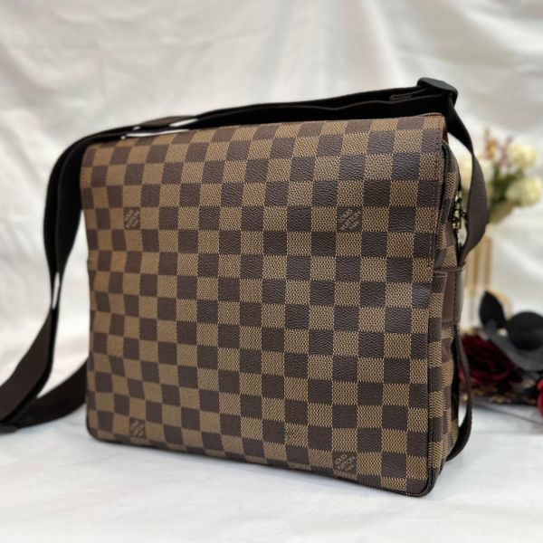 Louis Vuitton 棋盤上扣斜背包 