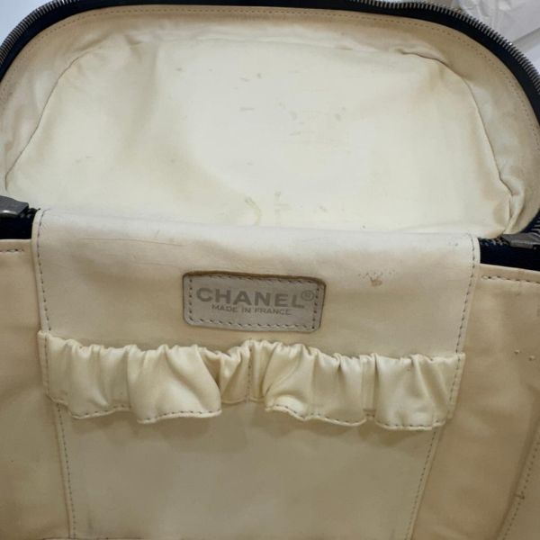 CHANEL 帆布字母塗鴉化妝箱包 