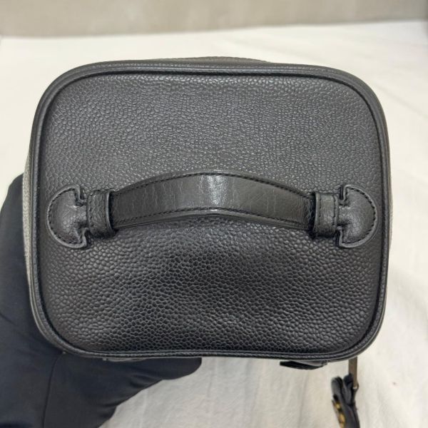 Chanel 魚子醬化妝包 