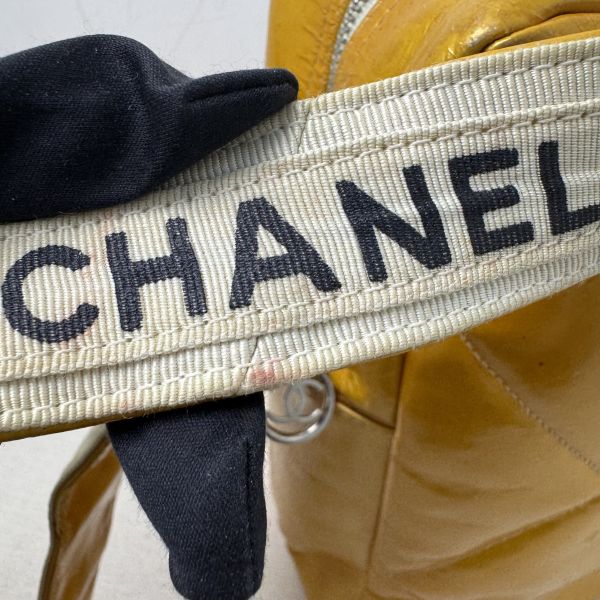 CHANEL 亮黃色漆皮 方形菱格紋斜背包 