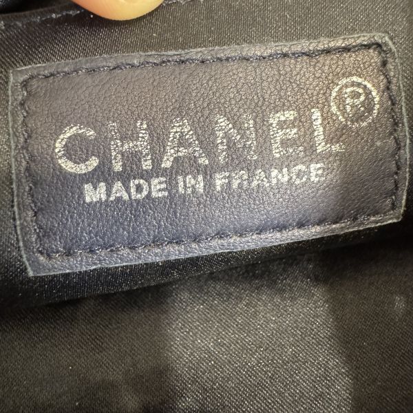 Chanel 黑色緞面珍珠logo後背包 