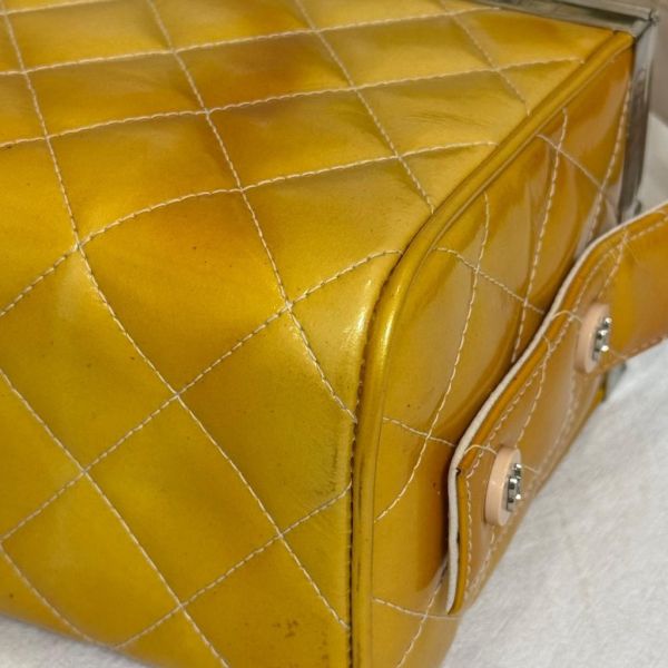 CHANEL 黃色漆皮方盒子 