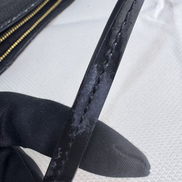 Bvlgari 黑色珍珠魚皮半月肩背包 