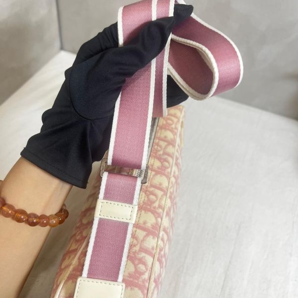 Dior 粉色運動休閒包 
