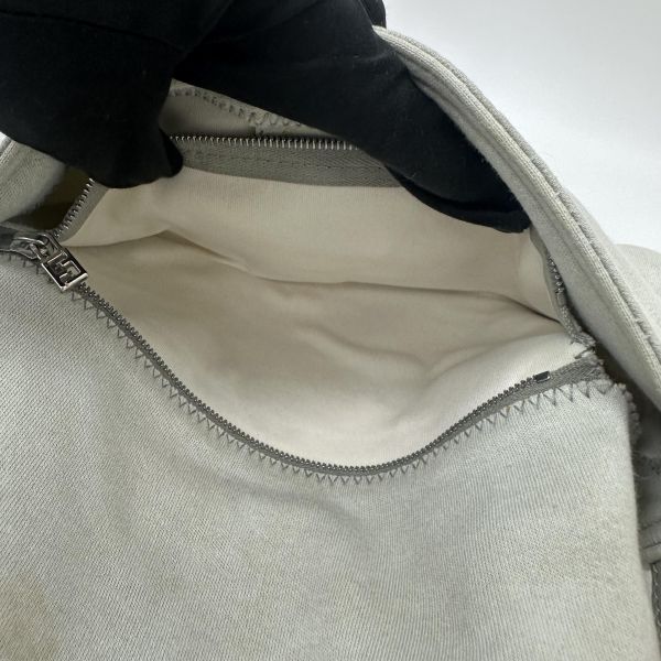 Fendi Baguette 淡灰色布面肩背包 