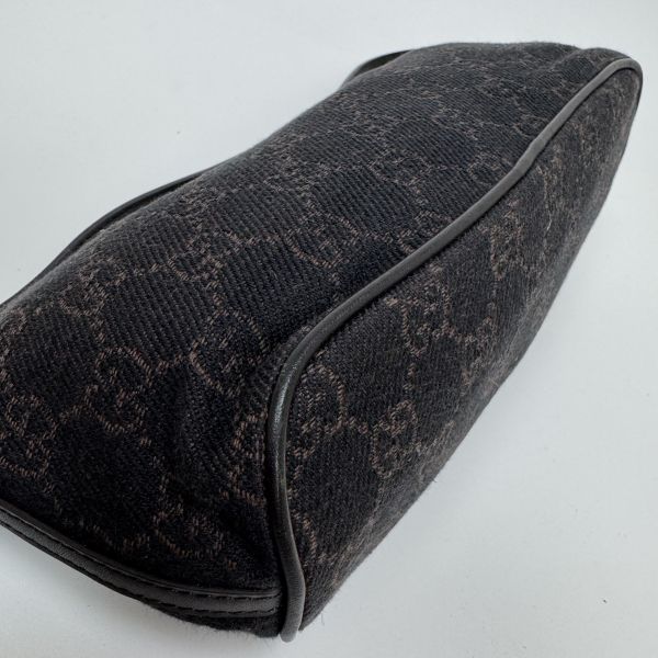 Gucci 黑色老花腋下包 