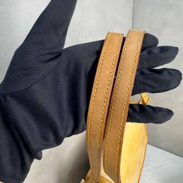Louis Vuitton 黃色漆皮壓紋肩背包 