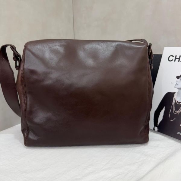 Chanel 簡約翻蓋單肩包 