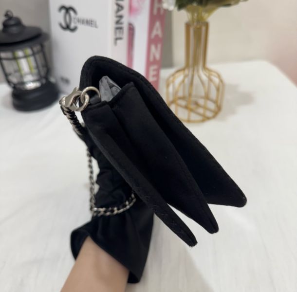 Chanel 限量款絲綢網布鏡子包 