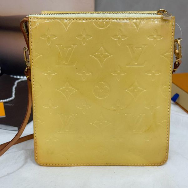 Louis Vuitton 檸檬黃漆皮相機包 