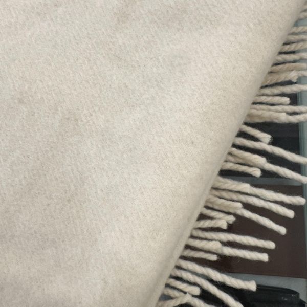 Chloe 克羅伊 淺乳白色 奶油色 純色百搭圍巾 