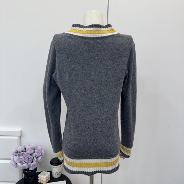 Burberry 學院風V領針織衫 